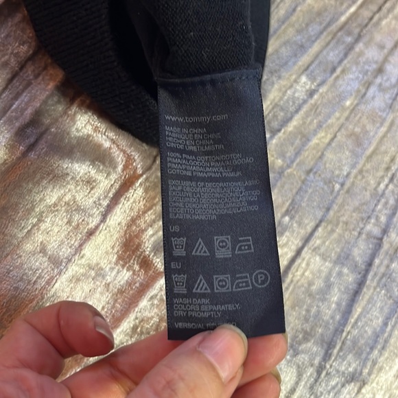 Tommy Hilfiger Black Signature Logo Solid V-Neck Sweater, Men’s Size Medium. - Picture 16 of 16